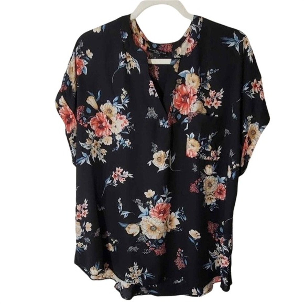 Signature Studio Plus Size 2X Floral Blouse Black Split V-Neck Button Tab Sleeve